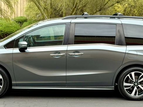 Used 2019 Honda Odyssey Elite image 3