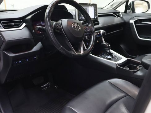 Used 2020 Toyota RAV4 Limited AWD/4WD image 18