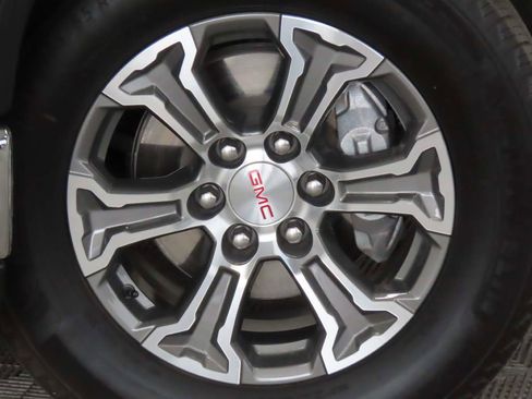 Used 2025 GMC Sierra 1500 SLT image 11