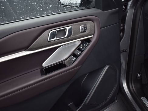 New 2026 Ford Explorer Platinum image 9