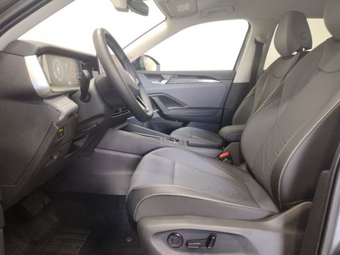 New 2025 Volkswagen Tiguan SE image 20