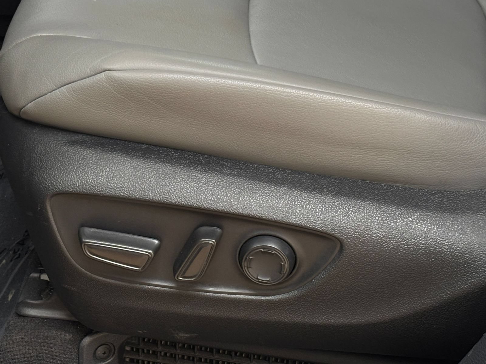 Used 2025 Toyota Sienna XLE FWD image 21