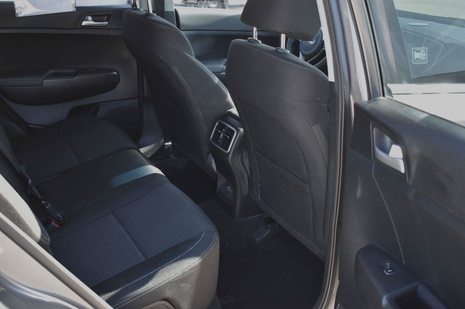 Used 2018 Kia Sportage LX FWD image 11