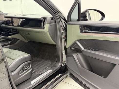 Certified 2024 Porsche Cayenne S AWD/4WD image 23