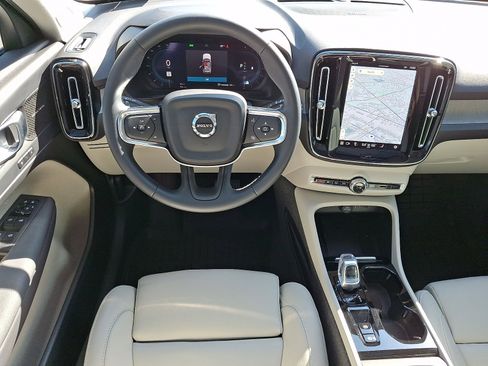 Used 2024 Volvo XC40 B5 Plus w/ Climate Package image 12