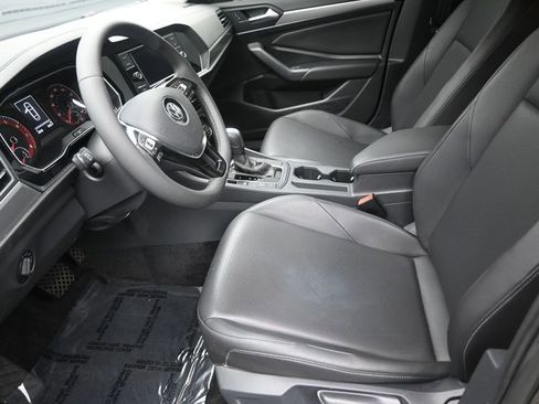 Used 2020 Volkswagen Jetta SE FWD image 12