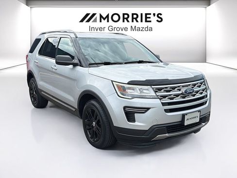 Used 2018 Ford Explorer XLT AWD/4WD image 3