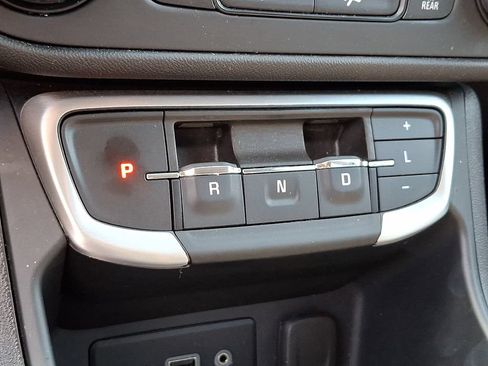 Used 2024 GMC Terrain SLE AWD/4WD image 15
