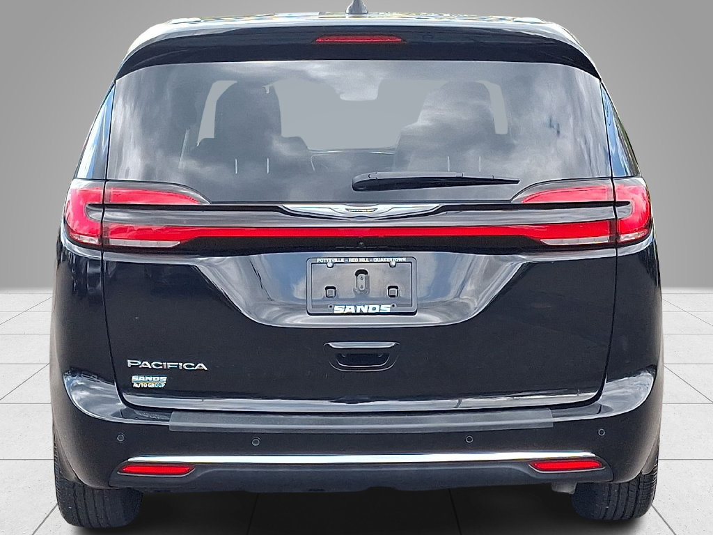 Used 2024 Chrysler Pacifica Touring-L FWD image 7