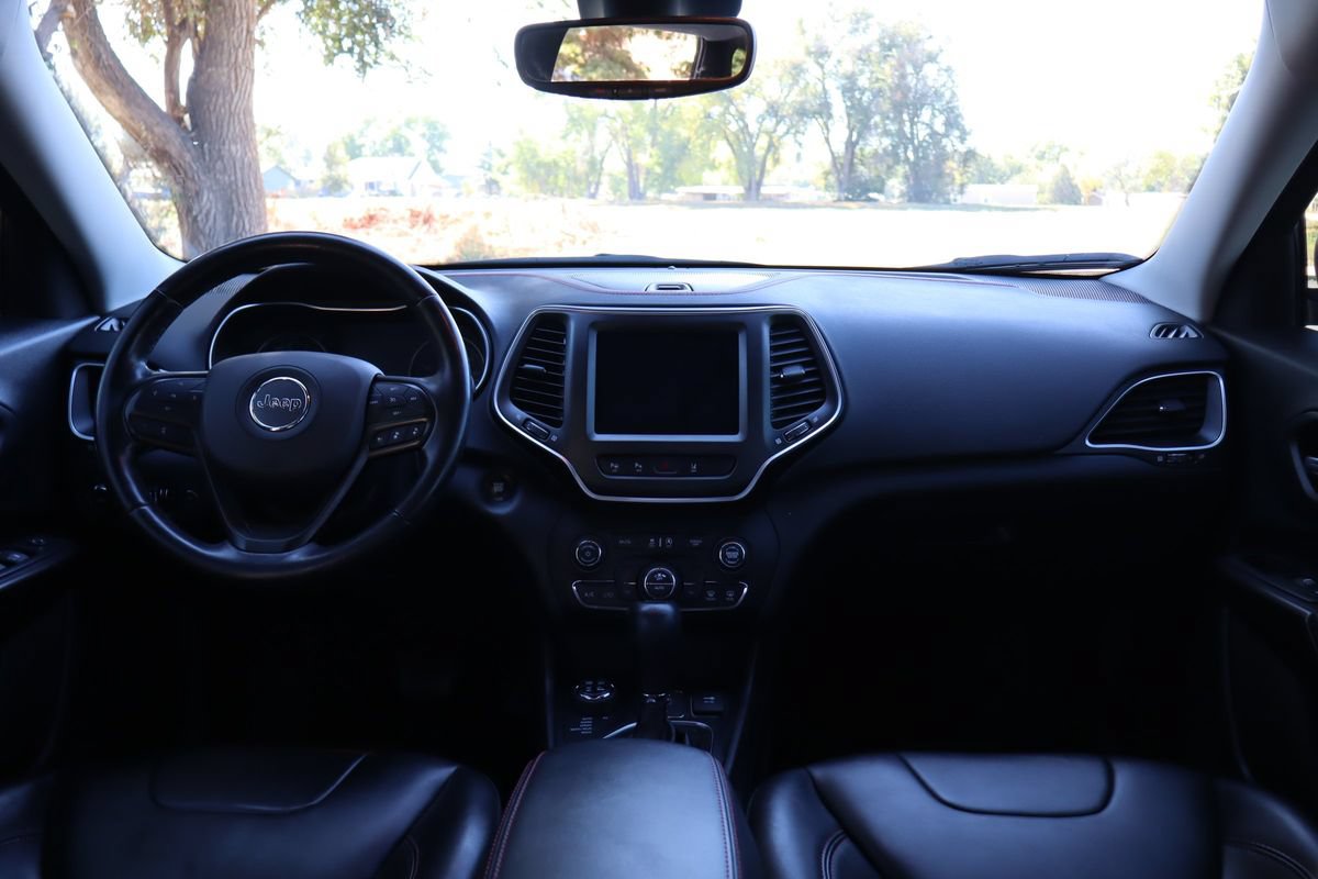 Used 2020 Jeep Cherokee Trailhawk w/ Technology Group AWD/4WD image 16