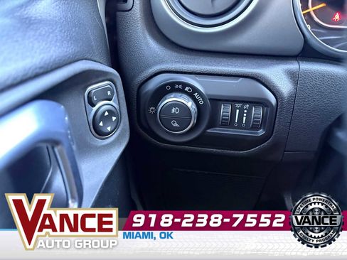 Used 2021 Jeep Gladiator Sport image 31