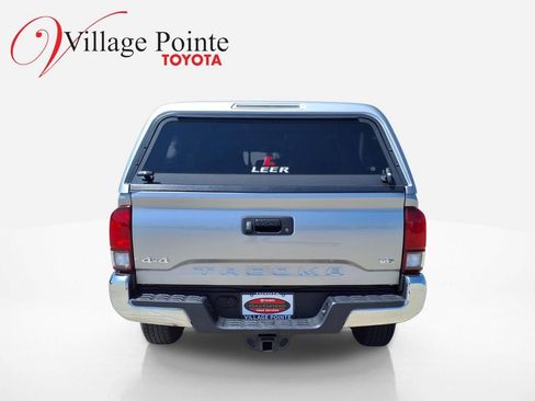 Certified 2019 Toyota Tacoma SR5 AWD/4WD image 4
