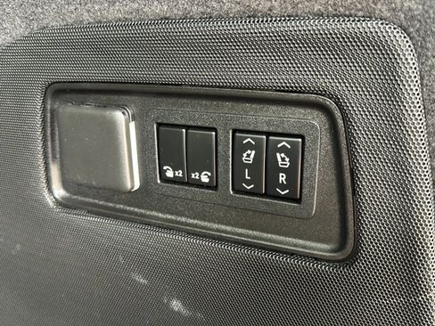 Used 2021 Cadillac Escalade ESV Premium Luxury image 32