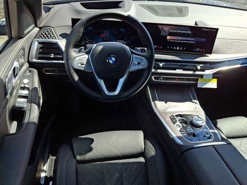 Used 2026 BMW X7 xDrive40i w/ Executive Package image 13