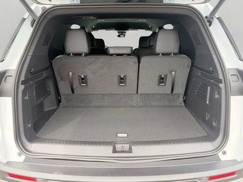 Used 2026 Chevrolet Traverse LT w/ Driver Confidence Package FWD image 7