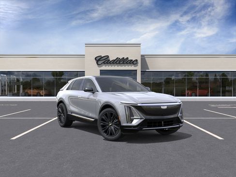 New 2026 Cadillac Lyriq Luxury w/ LPO, Bronce Accent Package RWD image 25