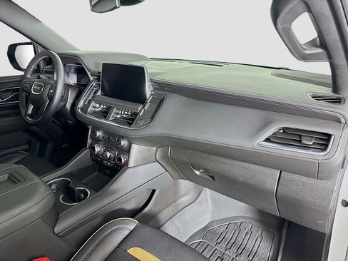 Used 2024 GMC Yukon AT4 w/ Technology Package image 30