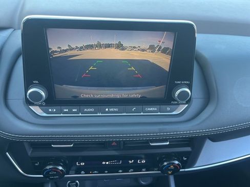 Used 2023 Nissan Rogue SV w/ SV Premium B Package image 13