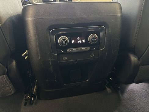 Used 2023 Chevrolet Suburban Premier image 8
