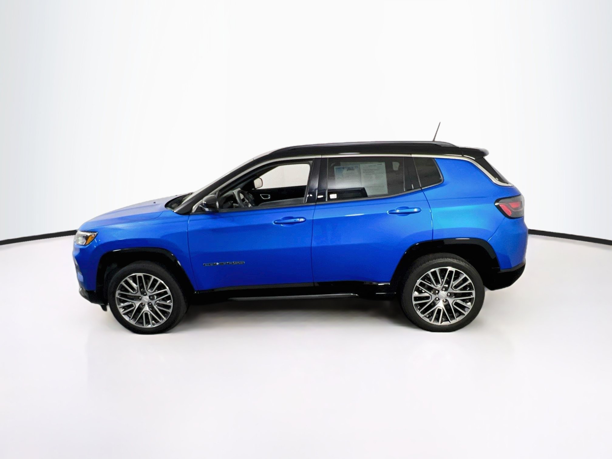 Used 2023 Jeep Compass Limited w/ Elite Group AWD/4WD image 8