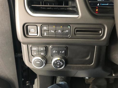Used 2022 GMC Yukon SLT AWD/4WD image 29