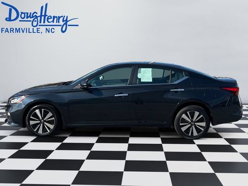 Used 2021 Nissan Altima 2.5 SV w/ SV Premium Package image 2