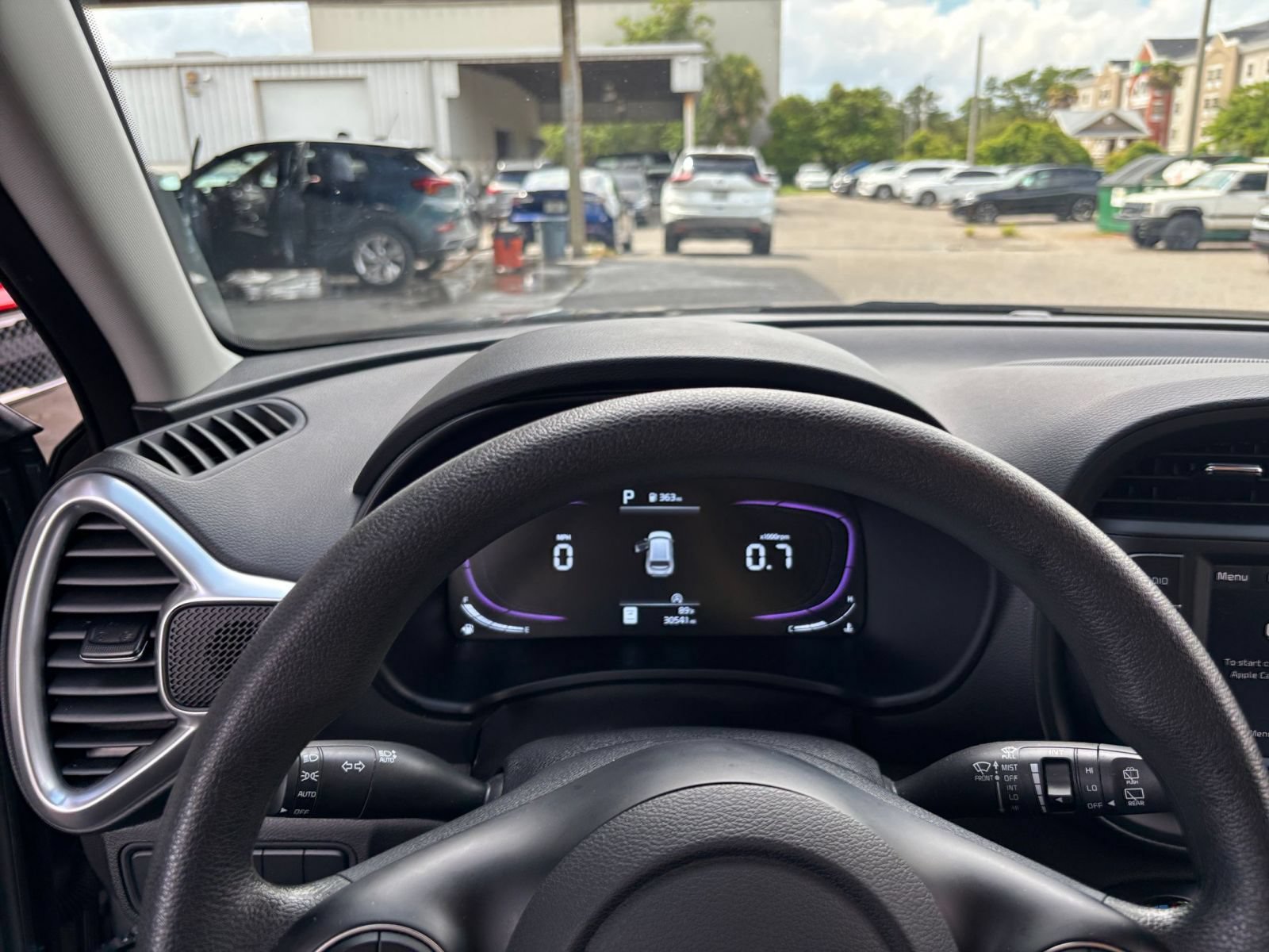 Used 2025 Kia Soul LX w/ LX Technology Package FWD image 31