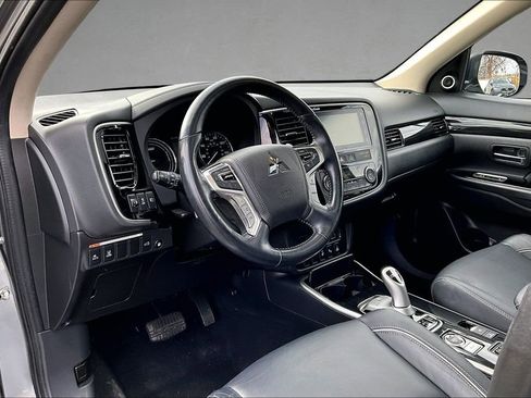 Used 2018 Mitsubishi Outlander GT AWD/4WD image 16