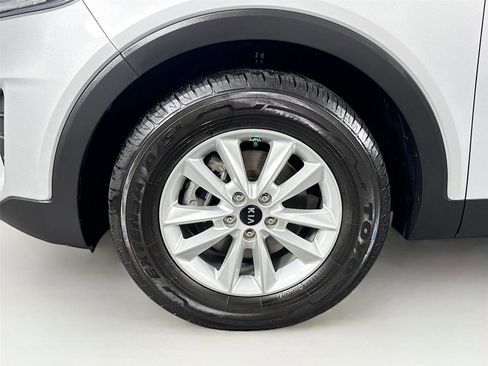 Used 2019 Kia Sorento L image 12