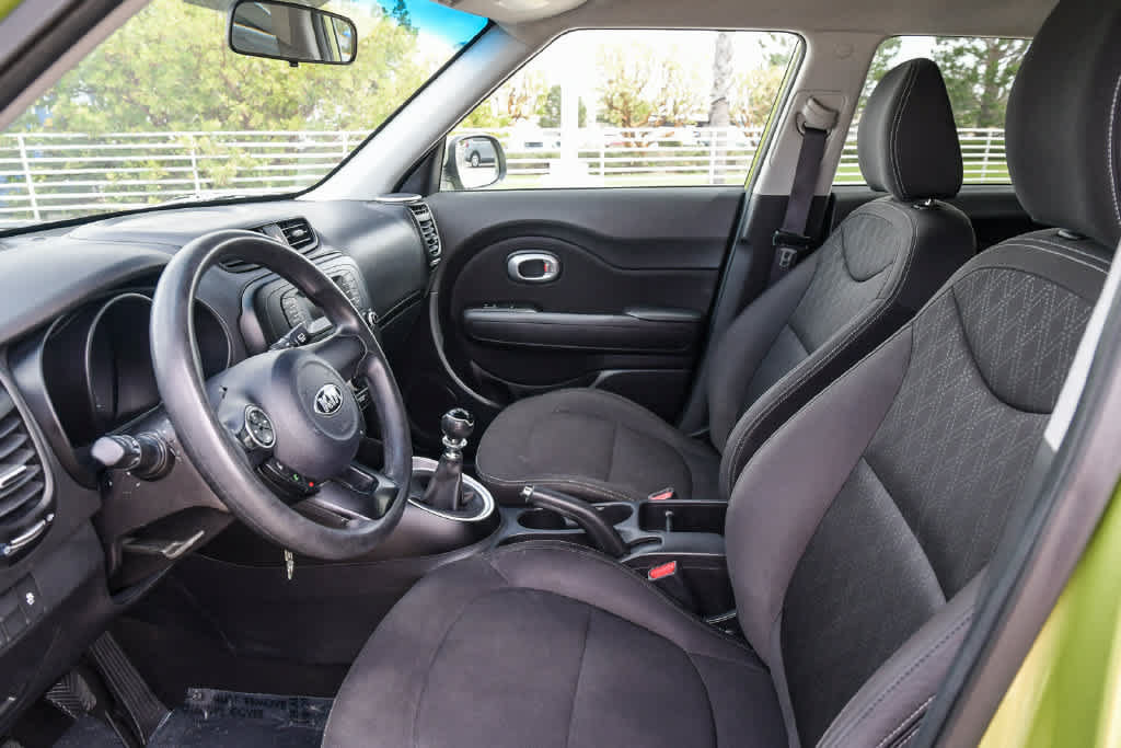Used 2015 Kia Soul FWD image 16