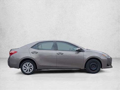 Used 2017 Toyota Corolla LE FWD image 4