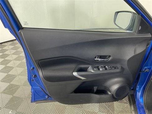 Used 2023 Nissan Kicks SV image 10