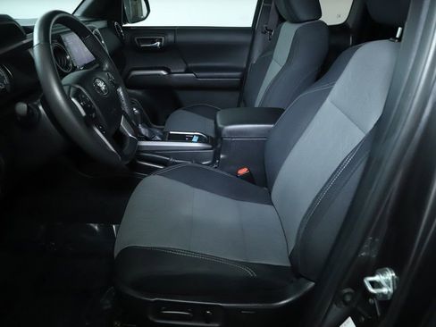 Used 2022 Toyota Tacoma TRD Sport image 19