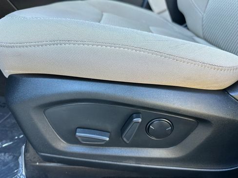 Used 2022 Ford Explorer XLT image 14