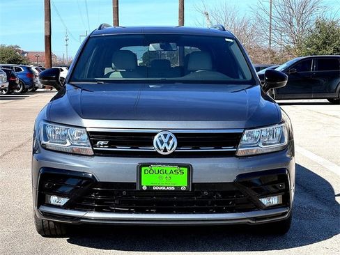 Certified 2020 Volkswagen Tiguan SE image 3