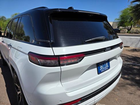 Used 2023 Jeep Grand Cherokee Summit AWD/4WD image 15