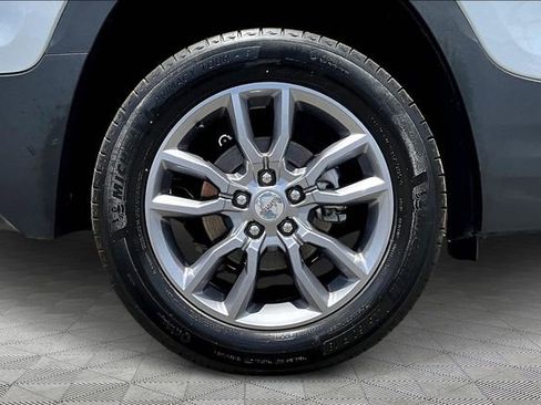 Used 2022 GMC Terrain SLT image 21