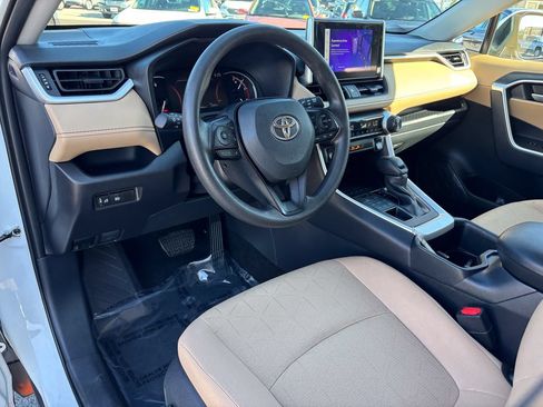 Used 2025 Toyota RAV4 XLE AWD/4WD image 18