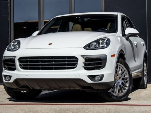 Used 2017 Porsche Cayenne S image 1