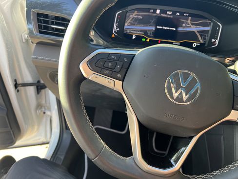 Certified 2023 Volkswagen Taos SEL AWD/4WD image 17
