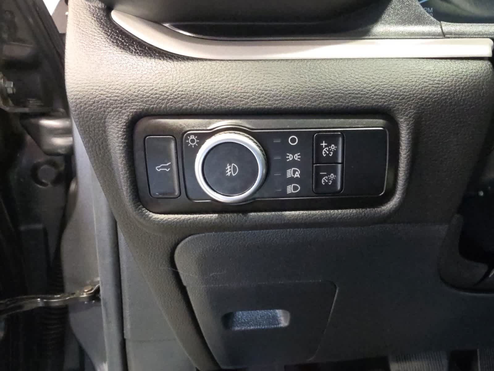Used 2023 Ford Explorer XLT w/ Equipment Group 202A AWD/4WD image 18