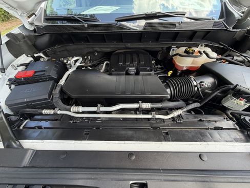 Used 2022 Chevrolet Silverado 1500 LT AWD/4WD image 9