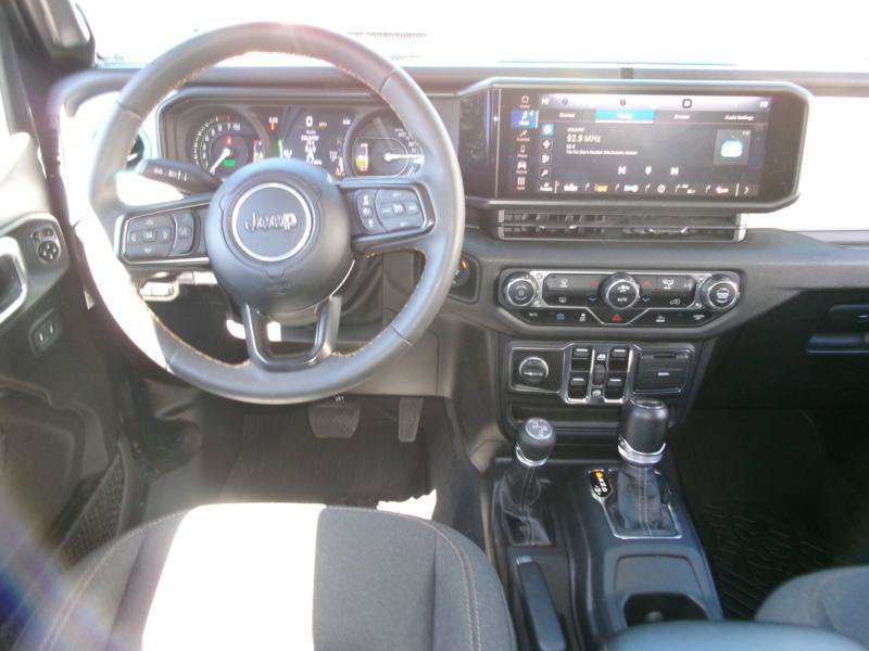 Used 2024 Jeep Wrangler Unlimited AWD/4WD image 5