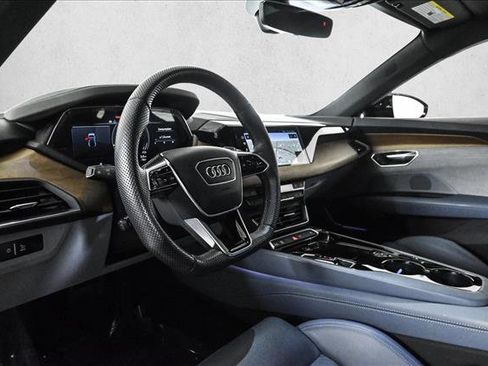 Used 2023 Audi e-tron GT Premium Plus image 10