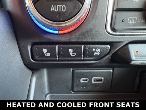 Used 2021 GMC Yukon SLT w/ Rear Media and Nav Package AWD/4WD image 20