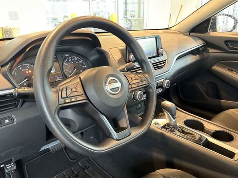 Used 2024 Nissan Altima 2.5 S image 2