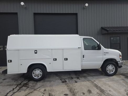 Used 2019 Ford E-350 and Econoline 350 Super Duty w/ Power Windows & Locks Group image 5
