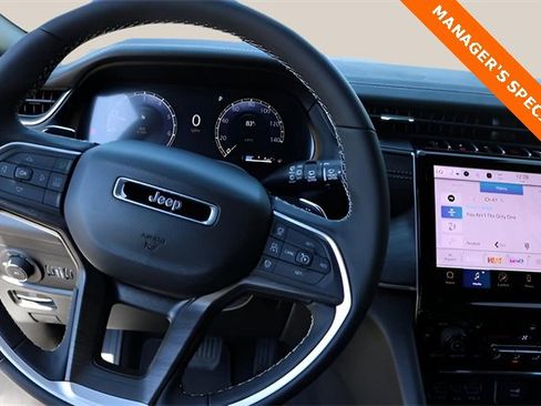 New 2025 Jeep Grand Cherokee Limited w/ Black Appearance Package image 19