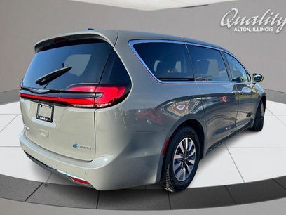 Used 2022 Chrysler Pacifica Touring-L