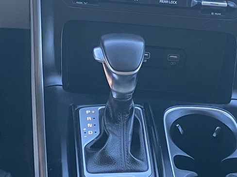 Used 2024 Kia Carnival LX image 25